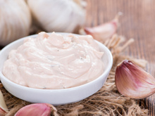 Molho de alho caseiro