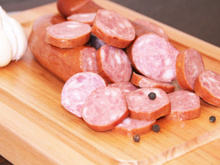 Essa é a diferença que ninguém te conta sobre a linguiça calabresa e a linguiça tipo calabresa