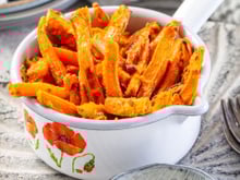 Snack crocante de cenoura pra você petiscar saudável, sem sair da dieta: "É o melhor jeito de comer cenoura"