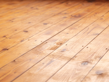 Eliminei os arranhões no piso de madeira depois que aprendi o melhor truque para isso, muito eficaz!