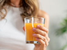 A bebida de café da manhã que nutre a pele de dentro para fora: receita que aprendi com uma nutricionista é um ritual de colágeno