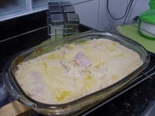 Lasanha de presunto e queijo ao molho branco