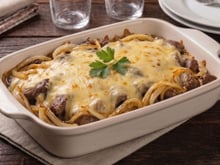 Filezinho aperitivo acebolado aos quatro queijos: receita fácil para o Dia dos Pais