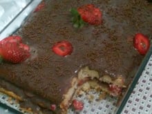 Bolo de baunilha com morangos