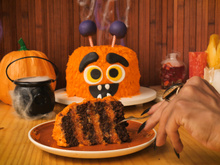 Bolo de chocolate com recheio de doce de abóbora