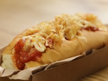 Cachorro-quente com batata palha caseira
