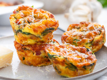 Ideia de jantar completamente diferente: panquecas assadas de batata e vegetais, sem precisar fritar nada