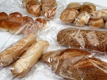 Essa é a melhor maneira de armazenar o pão, segundo um padeiro: “Nunca em um saco plástico, pois assim o mofo tem rédea solta”