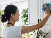 Como manter os armários da cozinha limpos usando poucos produtos