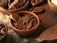 Cacau em pó: como usar o ingrediente para fazer receitas deliciosamente saudáveis