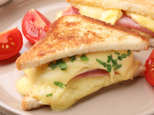 Nem muçarela, nem parmesão: TudoGostoso mostra os 3 queijos que especialistas recomendam para inovar no lanche