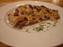 Bife acebolado com molho à Portugal