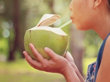 Como a água se forma dentro do coco: confira