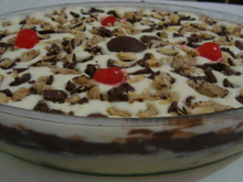 Pavê de bombons e cereja