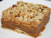 Fiz esse pavê de doce de leite com amendoim no final de semana e não sobrou nada, rasparam até a travessa