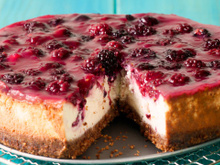 Sempre que é época de amora, eu corro para fazer essa cheesecake com geleia que parece de restaurante!