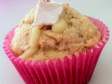 Muffin de salmão e queijo brie
