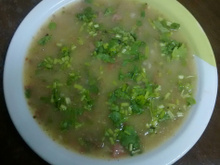 Caldo de mandioca com carne moída