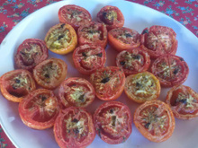 Tomate assado com ervas e azeite
