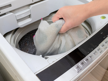 Pare de usar bicarbonato de sódio e vinagre para limpar a máquina de lavar; engenheiro químico explica que não são adequados!