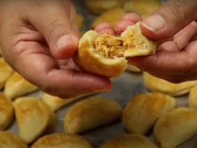 Salgadinho de festa de rico de comer rezando: como fazer minipastel de forno de frango cremoso, é muito simples!