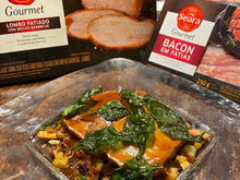 Lombo barbecue com farofa de frutas e espinafre frito