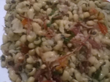 Feijão fradinho com carne seca desfiada