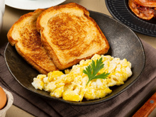 Esse é o único ingrediente que você precisa para fazer ovo mexido cremoso melhor que de hotel