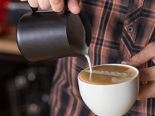 O capuccino caseiro que mudou minhas manhãs para sempre: descobri como fazer igual ao da cafeteria que tem perto da minha casa