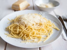 Seu macarrão pode estar cheio de bactérias! Veja quais marcas de queijo estão sendo vendidas contaminadas