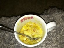 Bolo de caneca de micro-ondas de preguiçoso