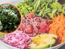 Minha salada nunca mais ficou sem graça depois que eu aprendi a fazer couve crispy na airfryer: gostosa e muito crocante