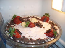 Pavê de chocolate com morangos bem simples