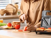 Combo imperdível para a cozinha! Sanduicheira e mixer Cadence por R$ 200