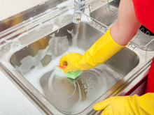 3 cuidados que você deve ter com a pia da cozinha para não ficar com mau cheiro