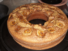 Bolo de banana com canela e açúcar mascavo