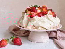 Pavlova não é difícil de fazer e eu vou provar: sua família toda vai ficar de queixo caído quando provar essa receita