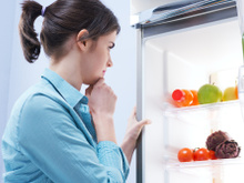 Pode guardar comida quente na geladeira?