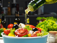 Os chefs espanhóis concordam: "Depois de temperar os tomates com sal e azeite, é aconselhável esperar entre 5 e 10 minutos antes de servi-los."