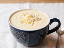 Chocolate quente branco cremoso e sem amido de milho