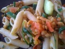 Macarrão vegetariano delicioso e super rápido