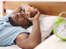 Sempre achei que acordar de madrugada era um problema, até que descobri dormir direto é uma invenção moderna