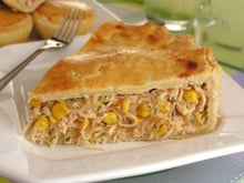 Faça para o lanche da tarde ou jantar: torta caipira de frango leva ingredientes simples que você já deve ter em casa