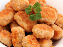 Nunca mais comprei nuggets congelados depois que aprendi esta receita caseira de frango com vegetais: são deliciosos e rendem o dobro