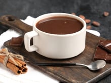 Esse é o segredo para fazer o chocolate quente mais cremoso de todos