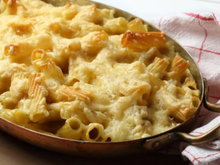 Seu macarrão com queijo fica ressecado? Este truque de chef deixa o prato muito mais cremoso