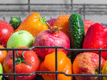 Pode lavar frutas na lava-louças? Veja o que dizem os especialistas sobre o uso da máquina para higienizar alimentos