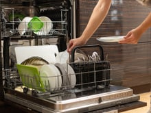 O detalhe simples que pode resolver mau cheiro na lava-louças, aqui em casa deu certo!