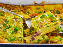 Coloquei batata no omelete de forno e ficou tão bom que virou jantar fixo aqui em casa