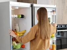 Um erro que aumenta a conta de luz: qual a distância certa entre a geladeira e a parede?